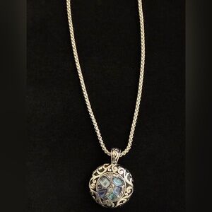 Elegant NWOT Silver tone Pendant (blue/violet stones) Necklace Adjustable